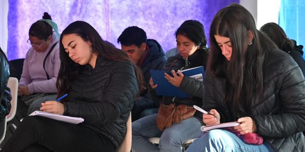 Puerto Madryn, curso de manipulación de alimentos, seguridad alimentaria, NIDO 630, buenas prácticas, capacitación gratuita, Subsecretaría de Prevención y Protección Ciudadana, inscripción curso, carnet de manipulador, capacitación en alimentos, salud pública, curso octubre, manipulación segura, prevención de enfermedades, buenas prácticas alimentarias, manipulación de alimentos, curso gratuito, Puerto Madryn, capacitación abierta, carnet de manipulador de alimentos, seguridad alimentaria, inscripción curso, NIDO 630, buenas prácticas alimentarias, prevención, protección ciudadana, curso en Puerto Madryn, salud alimentaria, capacitación comunitaria, alimentos seguros, manipulación de alimentos, Puerto Madryn, capacitación, seguridad alimentaria, curso abierto, comunidad, Subsecretaría de Prevención y Protección Ciudadana, Asociaciones Vecinales, carnet de manipulador de alimentos, inscripción, formación técnica, higiene alimentaria, salud pública