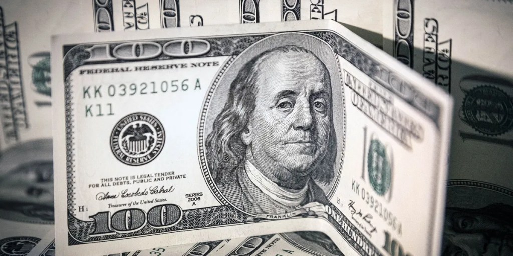 El dólar blue sigue bajando y alcanza su menor valor en seis&nbsp;meses