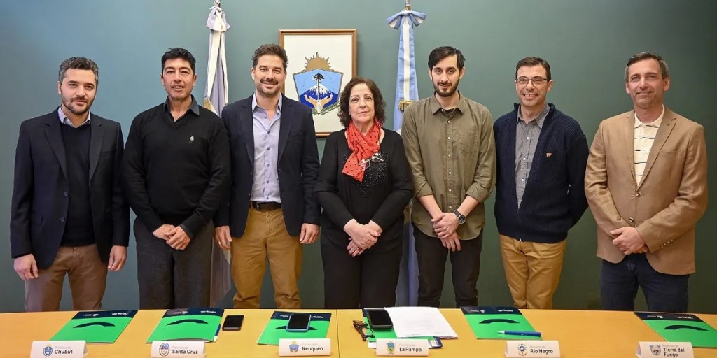 Ente Cultural Patagonia, Chubut cultura, Ignacio Torres, Osvaldo Labastié, integración cultural, patrimonio patagónico, industrias culturales, Pianistas del Sur, diversidad cultural, cultura patagónica, corredores culturales, promoción cultural, preservación del patrimonio, festivales de cine Patagonia, Red de Ciudades Creativas