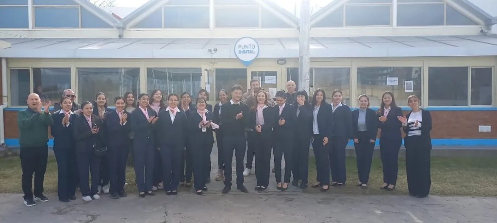 Tripulantes de Cabina, Trelew, Aero Club Trelew, curso Office, Punto Digital, certificación, herramientas digitales, capacitación tecnológica, empleabilidad, Leandro Ferrario, brecha digital, formación profesional, relaciones institucionales, mercado laboral, habilidades tecnológicas