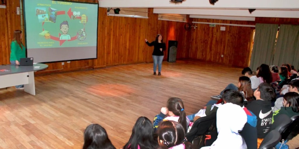 Estudiantes de Esquel visitaron el Centro Cultural&nbsp;Melipal