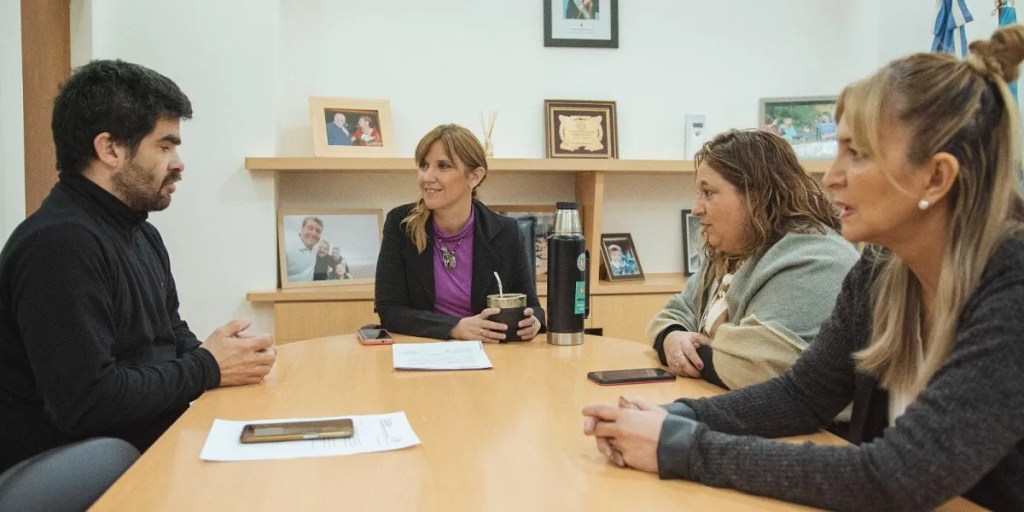 Rawson apoya a estudiantes en el programa Uniendo Metas de la Asociación&nbsp;Conciencia