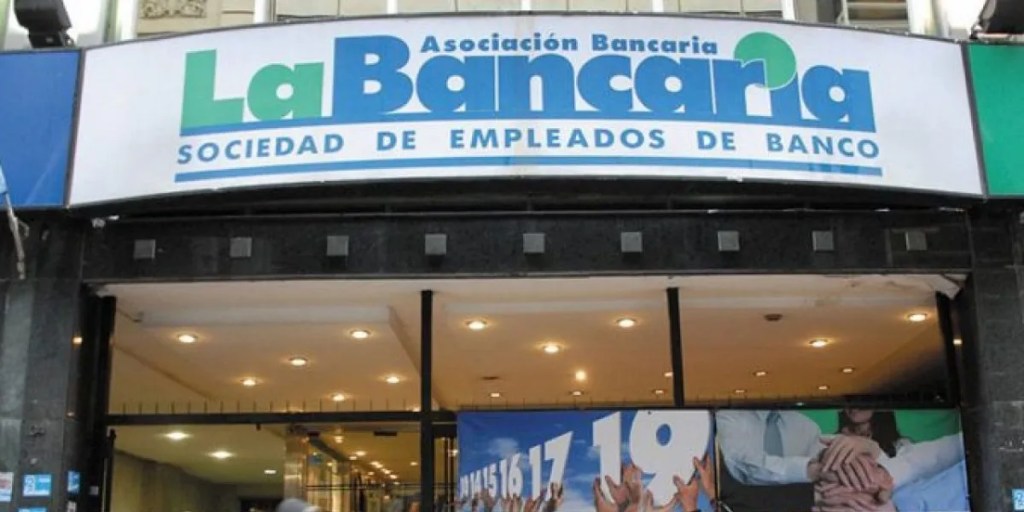 empleados bancarios, La Bancaria, paritarias, ajuste salarial, inflación, aumento salarial, sueldos, negociación colectiva, salarios 2024, poder adquisitivo, cámaras empresarias, acuerdo salarial, ROE, gremio bancario, economía argentina