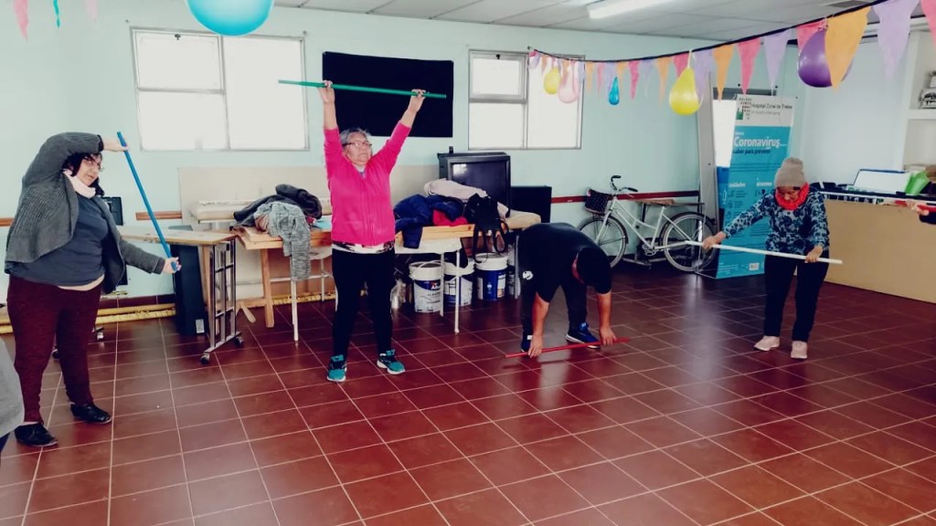 talleres deportivos Trelew, Municipalidad de Trelew, deportes gratuitos, handball, fútbol infantil, iniciación deportiva, actividad física, salud, Guillermo Ciccone, Camilo Chiquichano, Yanela Splitek, Polideportivo Sur, barrio Etchepare, barrio Santa Catalina, CAPS Tiro Federal, inclusión deportiva, bienestar comunitario