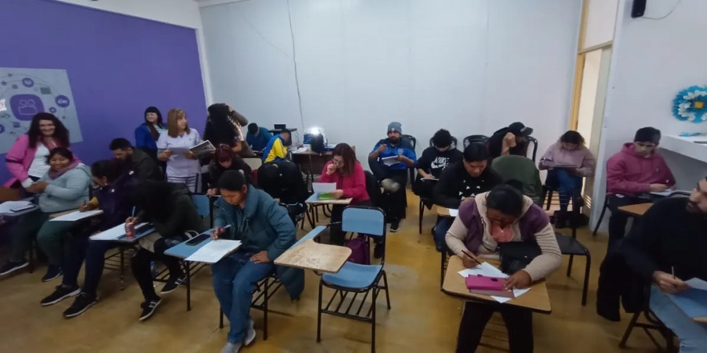manipulación de alimentos, curso gratuito, Bromatología Trelew, certificación nacional, inocuidad alimentaria, libreta sanitaria, seguridad alimentaria, capacitación alimentaria, alimentos seguros, certificación sanitaria, formación gratuita, Trelew, sector alimenticio, Bromatología, capacitación Trelew