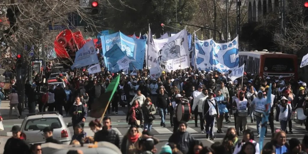 Marcha por San Cayetano: Movimientos sociales y sindicatos culpan a Milei por la&nbsp;crisis
