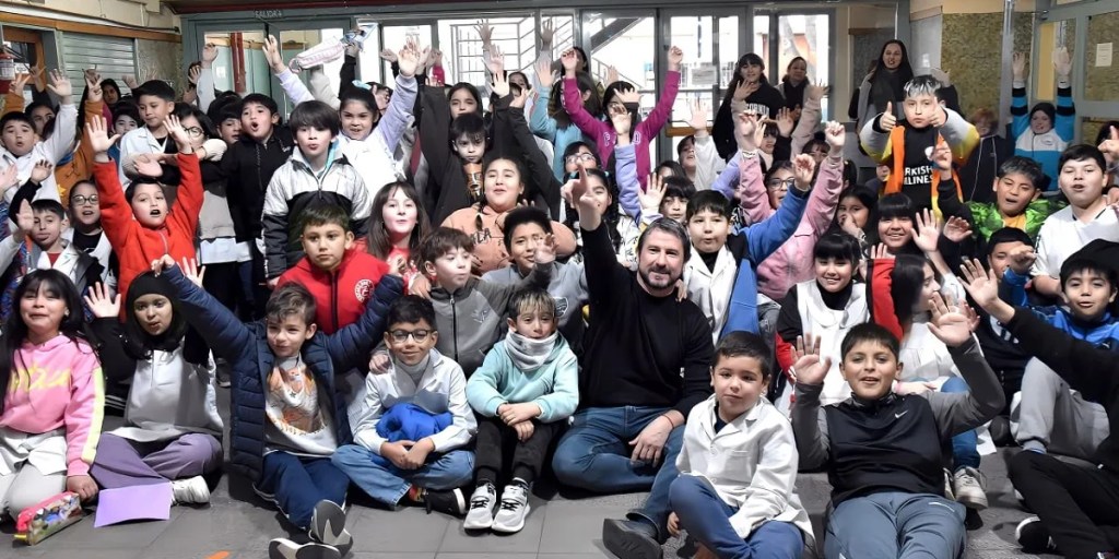 intendente Gerardo Merino, Escuela 206, María Curie, educación cívica, participación ciudadana, proyectos comunitarios, gestión municipal, rol político, primaria, educación, ciudad, valores democráticos, jóvenes, espacios públicos, responsabilidad cívica