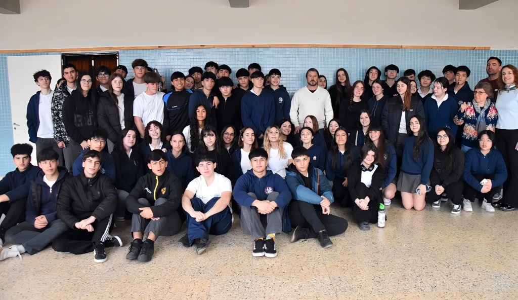 Trelew, Gerardo Merino, Colegio Padre Juan Muzio, proyecto ciudadano, participación estudiantil, construcción ciudadana, educación cívica, juventud, gestión municipal, diálogo con jóvenes, educación para la democracia, participación ciudadana, proyectos educativos, interacción municipal