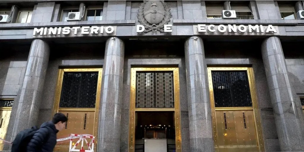 superávit primario, déficit financiero, Sector Público Nacional, Ministerio de Economía, recaudación tributaria, jubilaciones, subsidios económicos, sostenibilidad fiscal, julio 2024, Impuesto PAIS, IVA, deuda pública, gasto público, política económica, Argentina, recursos genuinos, deuda pública, Argentina, PBI, Secretaría de Finanzas, FMI, deuda en pesos, deuda en dólares, crisis económica, Tesoro Nacional, organismos internacionales, inflación, CER, ajuste por inflación, deuda externa, economía argentina
