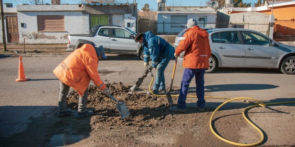 Continúan los trabajos de bacheo en&nbsp;Rawson