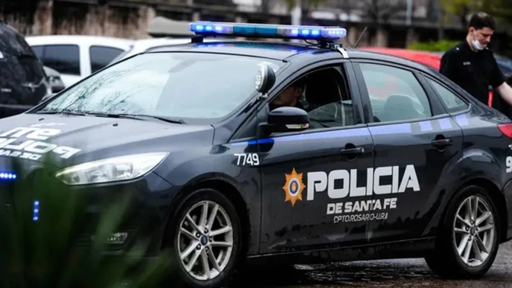 extorsión en rosario, inseguridad barrio godoy, amenaza con bala, mafia en rosario, delincuencia en barrio godoy, justicia penal rosario, inseguridad en rosario, amenaza a ingeniera rosario, violencia en rosario, barrio godoy inseguridad, crimen organizado rosario, nota con bala, denuncia extorsión rosario, policía rosario, inseguridad en argentina, Tostado, asesinato, fútbol barrial, violencia juvenil, homicidio, Santa Fe, justicia, menores, instigación al crimen, policía, plaza Museo, disturbios, tragedia, conmoción, Código Penal