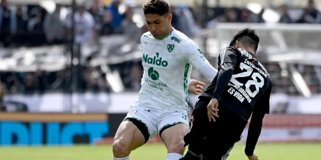 Deportivo Riestra remontó y venció a Sarmiento en un duelo clave por la&nbsp;permanencia