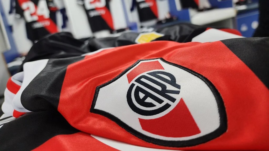 River Plate, Copa Libertadores, Marcelo Gallardo, Claudio Echeverri, Fabricio Bustos, Adam Bareiro, Miguel Ángel Borja, Facundo Colidio, Talleres, fútbol argentino, octavos de final, convocados River, Maximiliano Meza, Mario Alberto Kempes, Germán Pezzella, River Plate, Real Betis, Marcelo Gallardo, regreso de Pezzella, fichajes de River, defensa central, campeón del mundo, Qatar 2022, fútbol argentino, mercado de pases, contrato de Pezzella, Núñez, Martín Demichelis