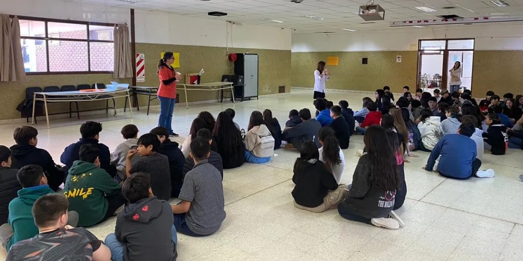 salud bucal, Rada Tilly, técnicas de cepillado, alimentación saludable, prevención, odontopediatría, Hospital Rural Rada Tilly, Lorena Calamante, Secretaría de Salud, Ignacio Torres, flúor, caries dental, hábitos saludables, educación en salud, gobierno de Chubut