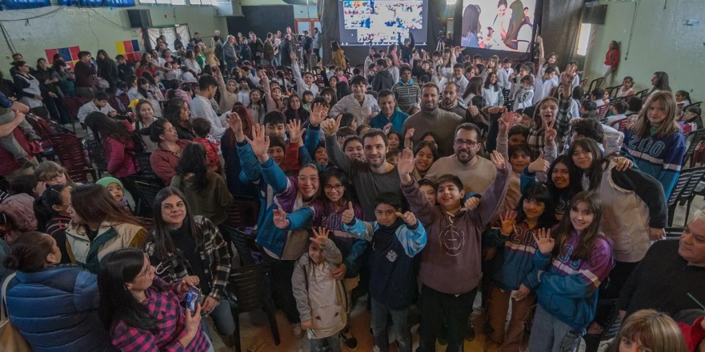 Chubut, Conectar Futuro, Ignacio Torres, educación rural, internet satelital, comunas rurales, Esquel, acceso a internet, igualdad de oportunidades, Plan de Conectividad, educación digital, alumnos rurales, educación de calidad, desarraigo, inclusión educativa