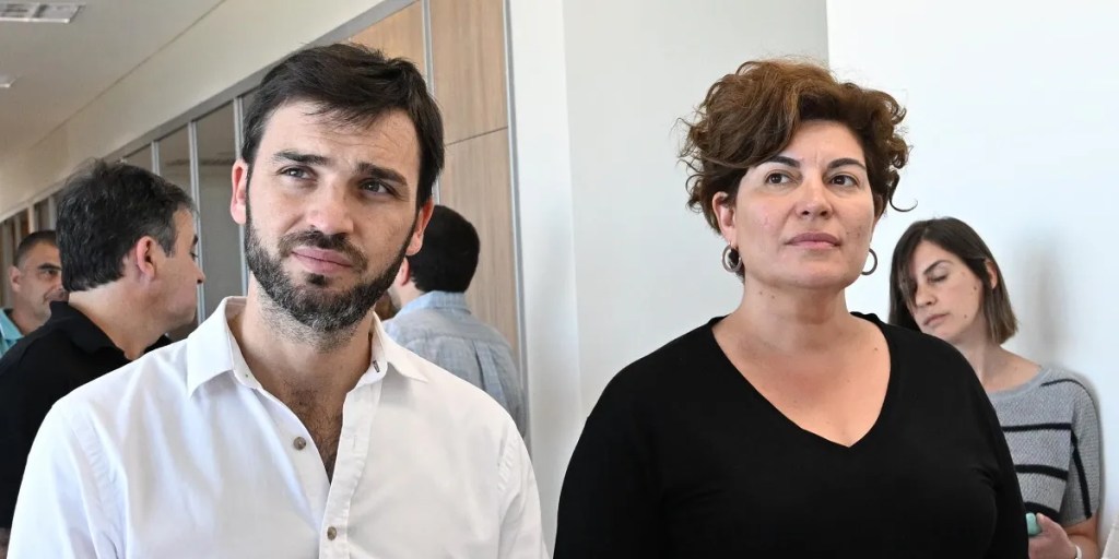 Ignacio Torres, Chubut, educación esencial, servicio estratégico, Ana Clara Romero, paros docentes, Cámara de Diputados, Senado de la Nación, continuidad educativa, Ley de Profesionalidad Docente, Plan de Alfabetización, educación obligatoria, políticas educativas, justicia social, legisladores nacionales, proyecto de ley