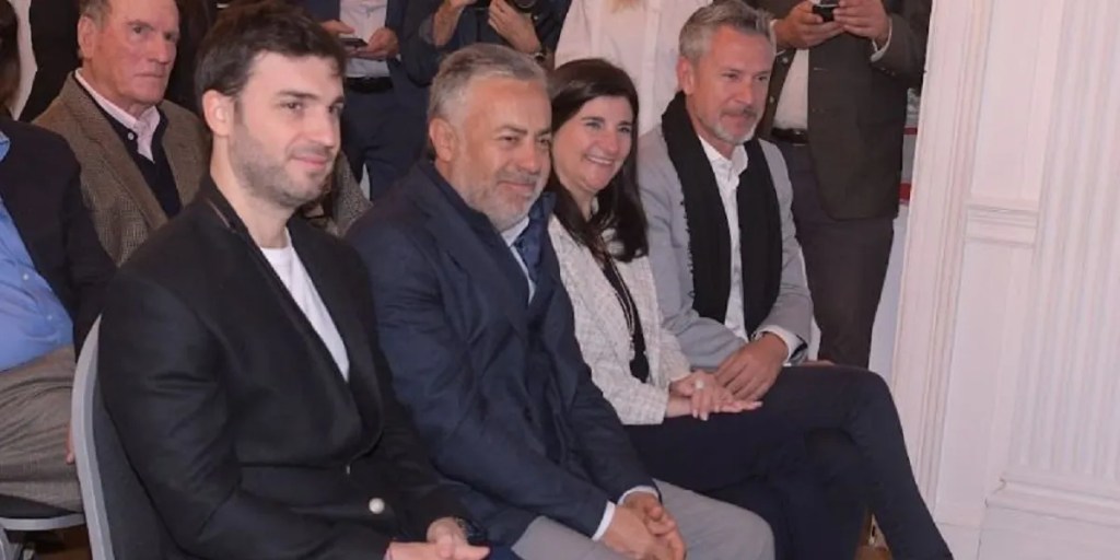 Torres acordó con JetSMART la apertura de una nueva frecuencia de vuelos en&nbsp;Chubut