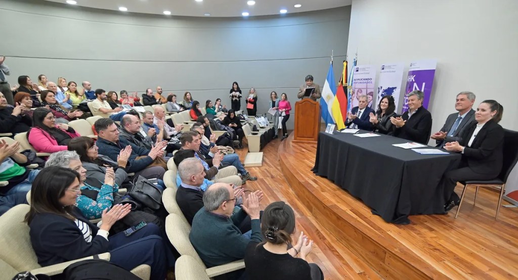 Chubut, inversiones, industria, energía renovable, hidrógeno verde, Cámara Argentino Alemana, Ignacio Torres, sustentabilidad, desarrollo industrial, cooperación internacional, leyes provinciales, RIGI, Siemens, Lufthansa, AHK