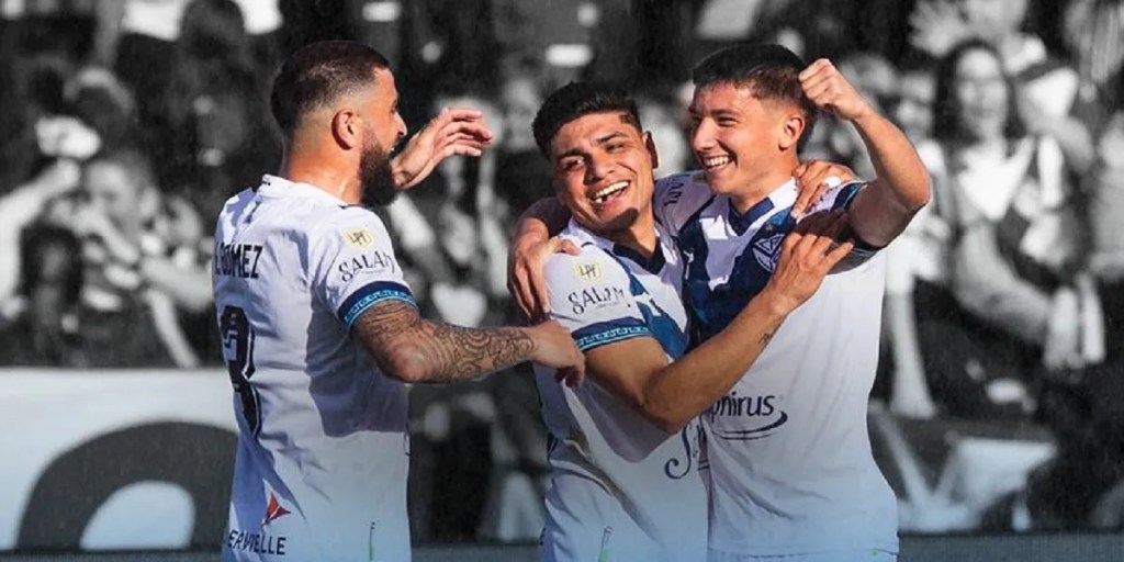 Vélez Sarsfield, Defensa y Justicia, Liga Profesional 2024, Gustavo Quinteros, Thiago Fernández, Claudio Aquino, fútbol argentino, Estadio José Amalfitani, racha ganadora, partido de fútbol, goles, resumen de partido, Alexis Soto, cambios de jugadores, tarjetas amarillas, expulsión, tabla de posiciones