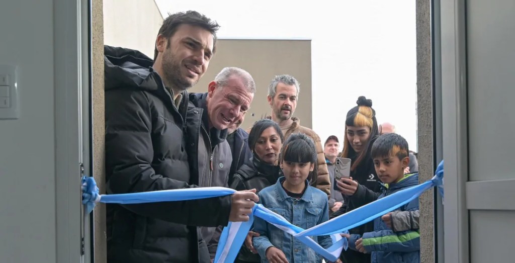 Torres entregó 24 viviendas a familias de&nbsp;Gaiman