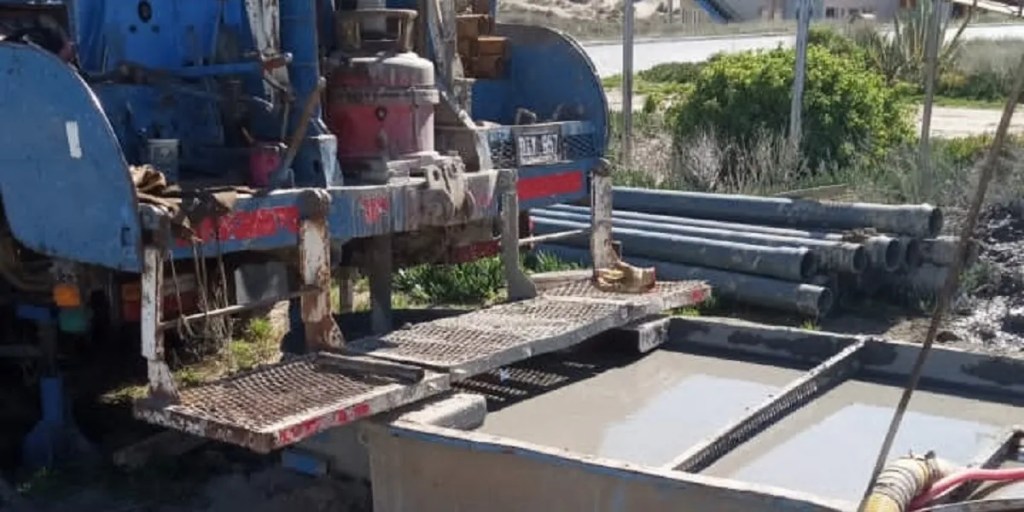 Puerto Pirámides, agua potable, energía eléctrica, desalinización, captación de agua, servicios públicos, Ignacio Torres, Gobierno del Chubut, perforaciones agua, planta desalinizadora, línea eléctrica 33 Kv, Secretaría de Infraestructura, Nicolás Cittadini, salinidad Istmo Ameghino, mejoras eléctricas