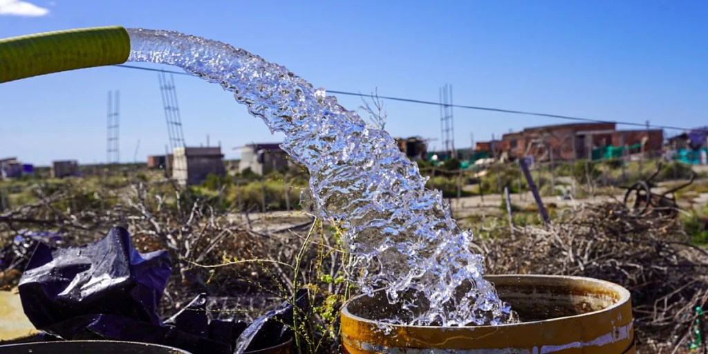 Rawson, Cooperativa de Servicios Públicos, Chacra 8, agua potable, abastecimiento, camión cisterna, Municipalidad de Rawson, servicio sanitario, recursos propios, familias, comunidad, servicios esenciales, vulnerabilidad, bienestar social, emergencia hídrica