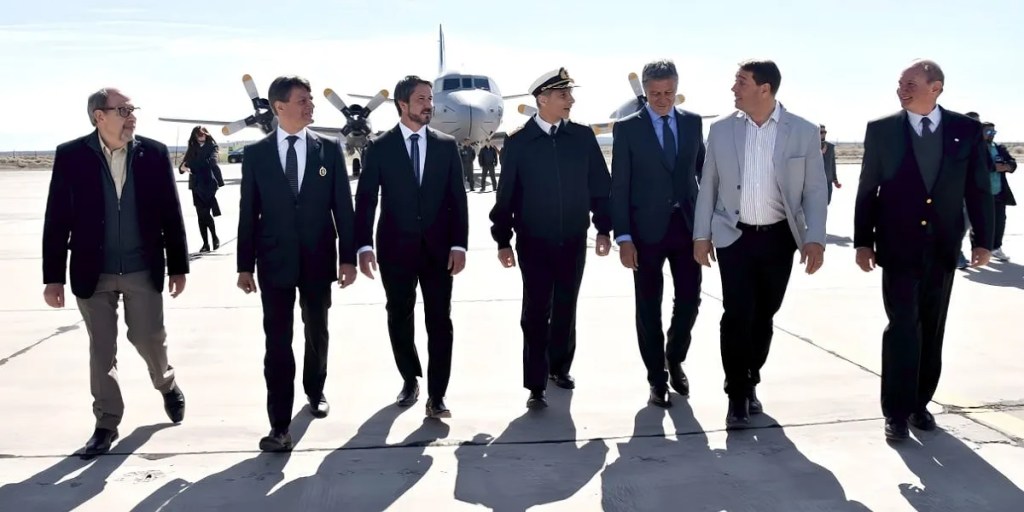 P3 Orion, Base Almirante Zar, Armada Argentina, vigilancia marítima, Atlántico Sur, Trelew, Gerardo Merino, Gustavo Menna, Damián Biss, aeronave militar, Fuerza Aeronaval, búsqueda y rescate, exploración aérea, control marítimo, aviación militar, seguridad nacional