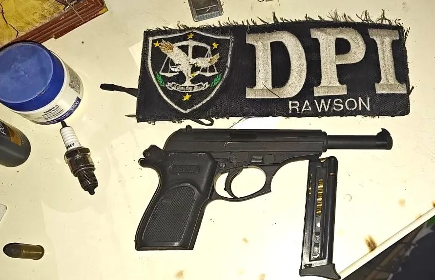 banda delictiva, Playa Unión, robos agravados, Policía del Chubut, Héctor Iturrioz, operativos policiales, Río Negro, secuestro de vehículos, detención, comercio local, seguridad pública, Rawson, Trelew, Comodoro Rivadavia, General Roca, investigación criminal