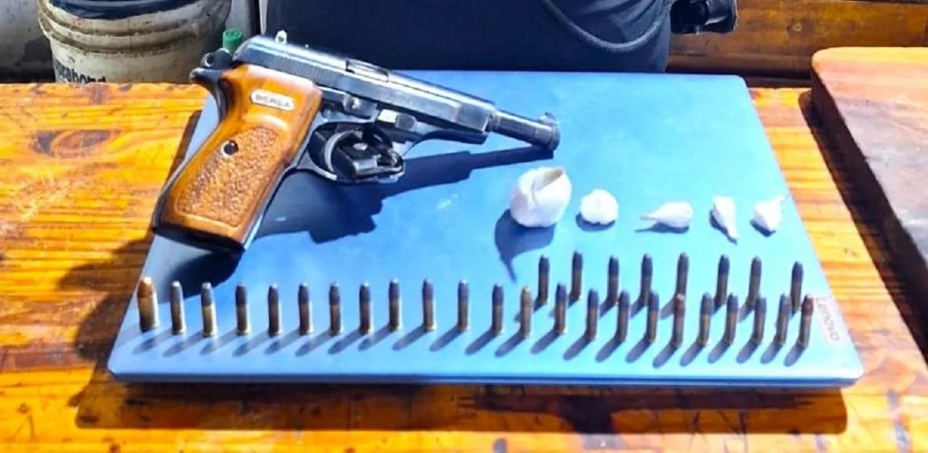 narcomenudeo Comodoro Rivadavia, operativo antidrogas Chubut, La Banda del Cerro, Ignacio Torres Chubut, desmantelan banda narco, secuestro de drogas, seguridad Chubut, Policía del Chubut, Andrés Ávila, Eva Parcio de Seleme, GEOP Chubut, Comodoro Rivadavia allanamientos, armas secuestradas Comodoro, drogas incautadas Comodoro, narcotráfico en Chubut