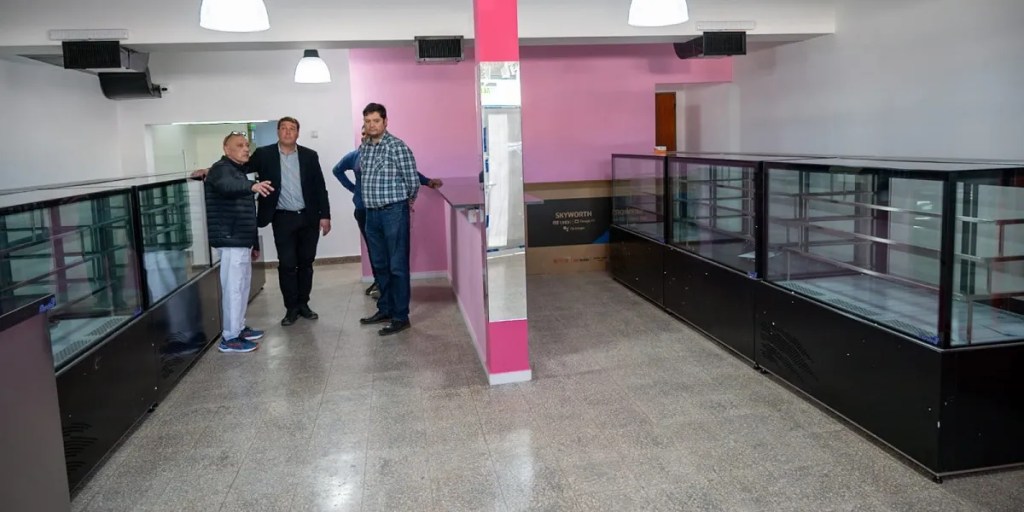 La Medialuna, panadería, confitería, Damián Biss, José Ignao, Rawson, inauguración, emprendimiento, tecnología, gastronomía, Sarmiento, maquinaria, panadería avanzada, barra de cafetería, vecinos de Rawson, desarrollo urbano