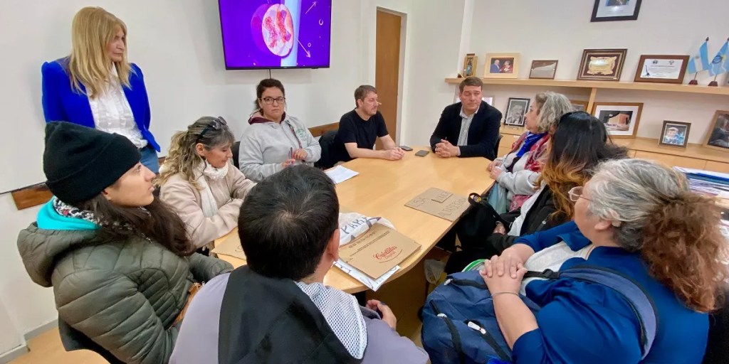 Rawson, Día Nacional de las Personas Sordas, lengua de señas, intérpretes, discapacidad, inclusión, accesibilidad, Marilyn Rodríguez, Damián Biss, Universidad del Chubut, educación, comunidad sorda, Chubut, formación académica, concejo deliberante, Mariela Tamame