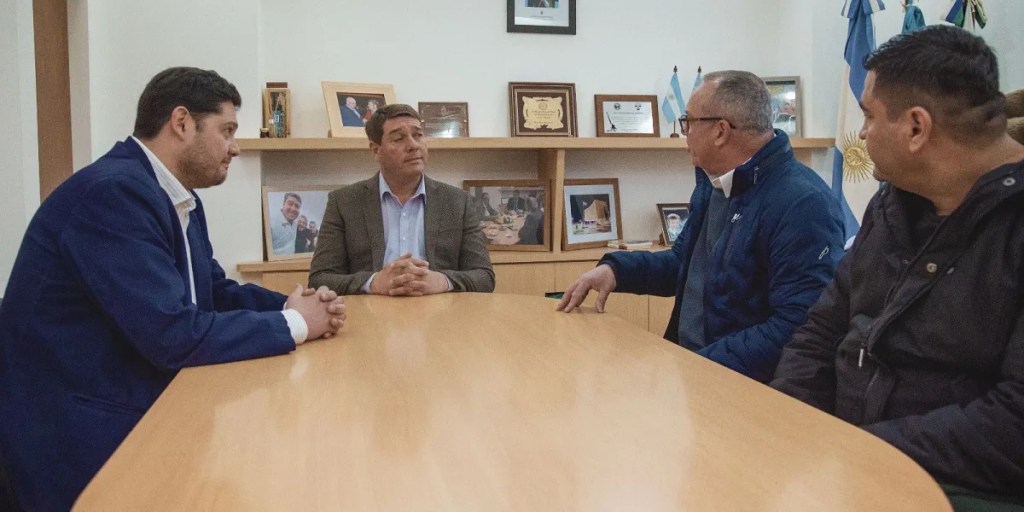 Saint-Gobain, Damián Biss, Rawson, capacitaciones en construcción, construcción en seco, Chacra 8, urbanización, multinacionales, Pablo Villalobos, desarrollo urbano, constructores locales, técnicas de construcción, construcción sustentable, barrios populares, capacitación gratuita, construcción tradicional