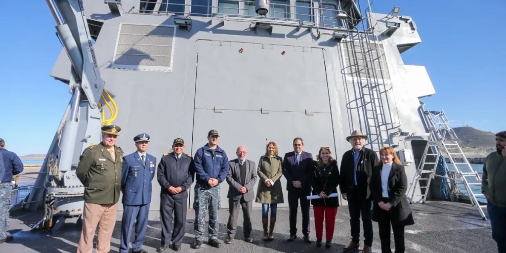 patrullero oceánico, Armada Argentina, Comodoro Rivadavia, Almirante Storni, Ignacio Torres, protección marítima, soberanía nacional, puerto de Comodoro Rivadavia, Digna Hernando, Othar Macharashvili, Carlos Pérez, ejercicios navales, Mar del Plata, visita naval, dragado portuario