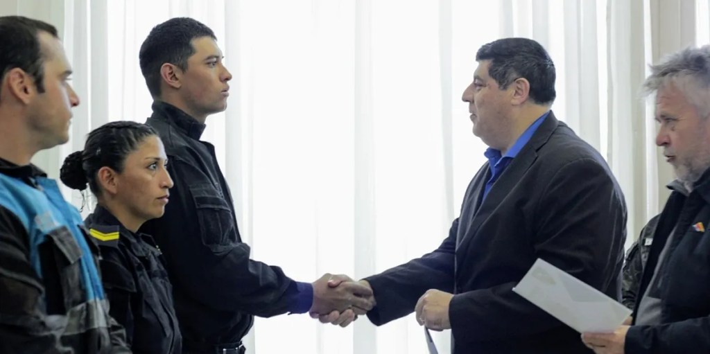 capacitación policial, intervenciones carcelarias, Policía de Chubut, Ignacio Torres, seguridad penitenciaria, prevención, profesionalización, Ministerio de Seguridad, Claudio Fernández, Andrés García, cursos policiales, sistema penitenciario, formación policial, gestión de crisis, justicia penal, Comodoro Rivadavia