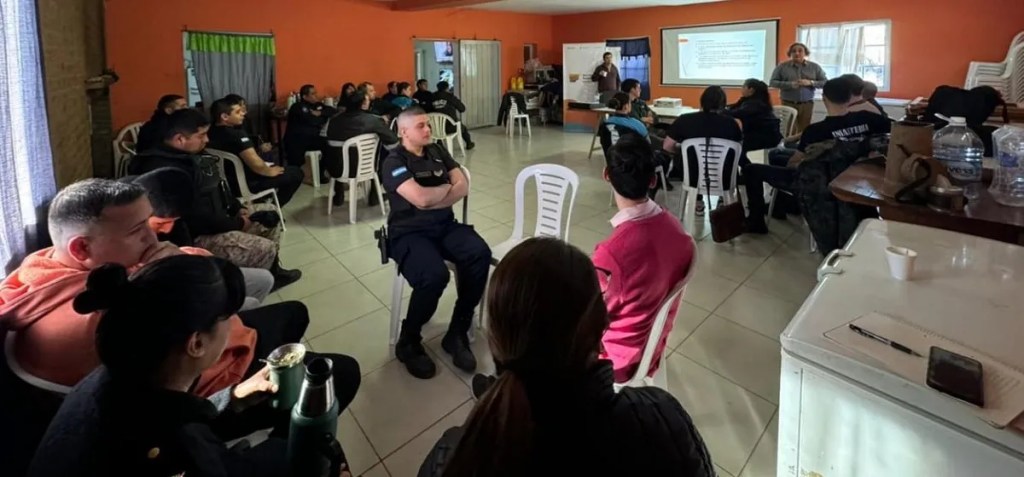 Capacitación en Salud Mental para fuerzas policiales del&nbsp;Valle