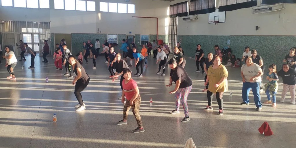 DATO | Clases de Zumba abiertas a la comunidad en el barrio Moreira&nbsp;III