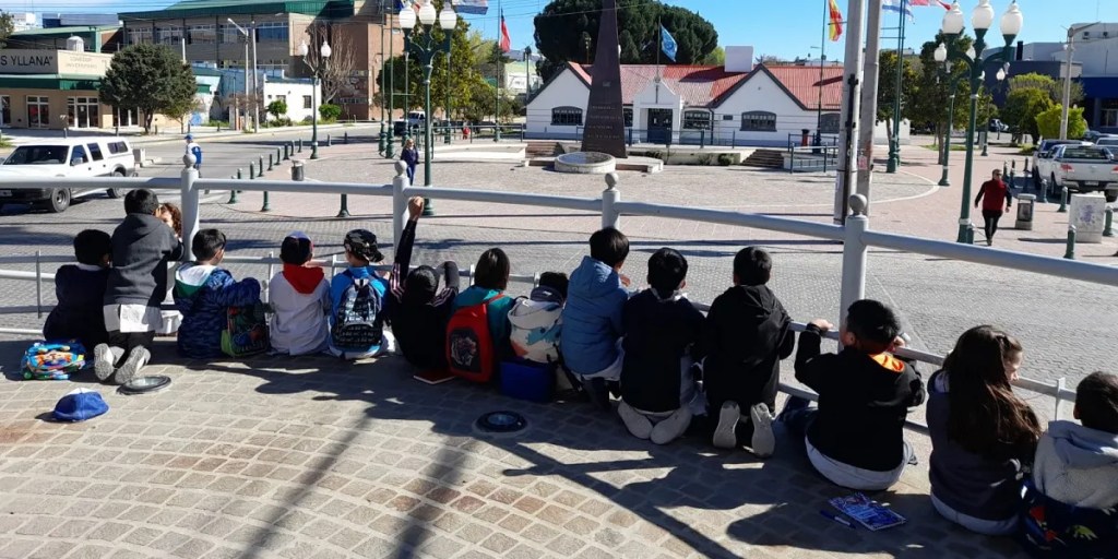 Conociendo Mi Ciudad, programa educativo Trelew, sensibilización turística, patrimonio histórico Trelew, Municipalidad de Trelew, escuelas primarias Trelew, turismo en Trelew, recorridos educativos, Escuela n.° 78 Puente Hendre, turismo responsable, cultura Trelew, historia de Trelew, plazas históricas Trelew, catedral María Auxiliadora, turismo local