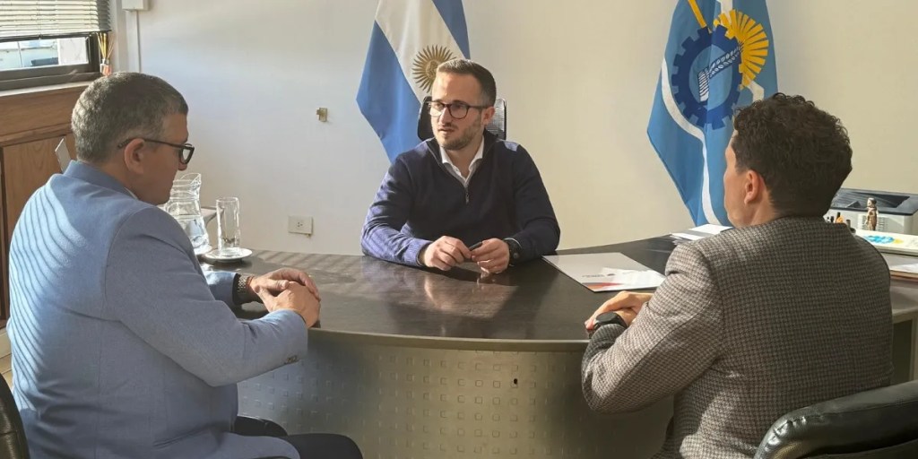 Chubut, Ignacio Torres, Victoriano Eraso Parodi, convenio de colaboración, UNPSJB, formación profesional, educación en Chubut, Facultad de Ciencias Jurídicas, capacitación estatal, desarrollo profesional, universidades públicas, convenio interinstitucional, jóvenes profesionales, Gustavo Fleitas, Francisco Schiavone, gobierno provincial