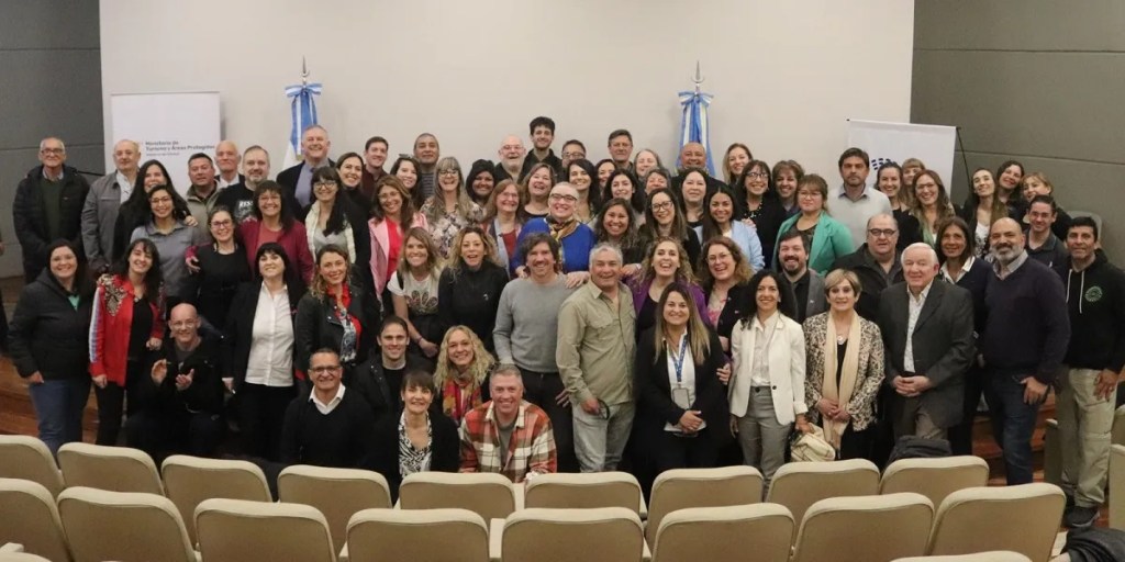 Tulipanes Patagonia, Valle de Trevelin, Natalia Leske, Ignacio Torres, Diego Lapenna, turismo Chubut, experiencia turística, Juan Carlos Ledesma, Legislatura Chubut, Día Mundial del Turismo, Esquel vuelos, crecimiento turístico, Valle Inferior del Río Chubut, Cámara de Turismo Chubut, FAEVYT