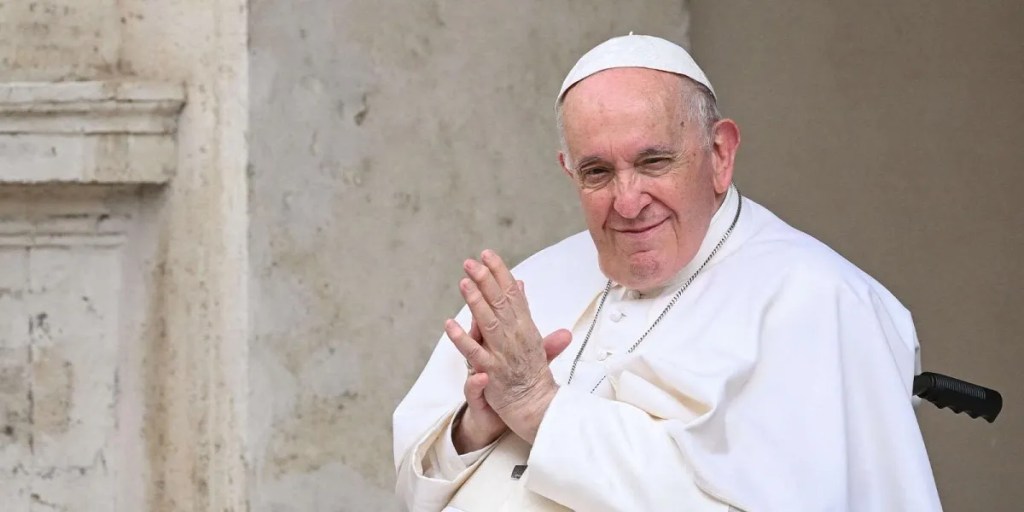 Papa Francisco, Javier Milei, represión, gas pimienta, justicia social, corrupción, gobierno argentino, Manuel Adorni, Jorge Macri, Juan Grabois, Miguel Pichetto, movimientos sociales, protestas, coimas, política argentina