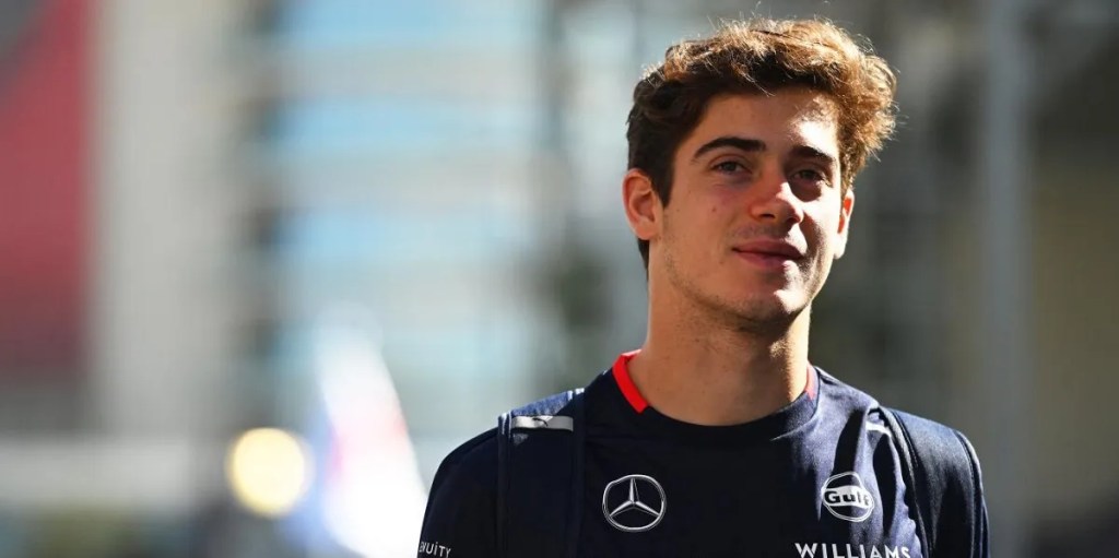 Franco Colapinto, Christian Horner, Red Bull, Fórmula 1, Williams Racing, Checo Pérez, Liam Lawson, George Russell, Carlos Sainz, Audi, Alex Albon, pilotos jóvenes F1, Marina Bay, promesas F1, escuderías F1, talento argentino, Franco Colapinto, Williams, Fórmula 1, Gran Premio de Singapur, James Vowles, automovilismo, F1 2024, Circuito de las Américas, GP de Estados Unidos, Red Bull, Haas, Aston Martin, Gaetan Jego, automovilismo argentino, pilotos argentinos, maniobras F1, Franco Colapinto, Fórmula 1, GP de Singapur, Marina Bay, Williams, GP de Azerbaiyán, carrera nocturna, automovilismo, pilotos argentinos, Gaetan Jego, F1 2024, circuito callejero, prácticas libres, Gran Premio, deporte motor, Franco Colapinto, Williams, Audi, Fórmula 1, Sauber, James Volwes, Argentina, automovilismo, Gran Premio, F1 2025, Carlos Sainz, Alex Albon, Sauber Audi, piloto argentino, Williams Racing, F1