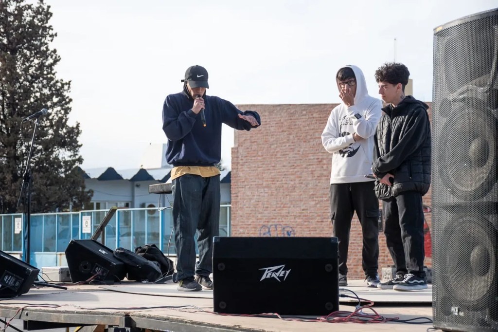 freestyle, Punta de Rieles, Rawson, Centro Cultural Provincial, aniversario, arte urbano, Hip Hop, cultura joven, Agustín Vilches, Pluzito, Marianne Álvarez, mural, competencia de freestyle, Chubut, cultura urbana, Subsecretaría de Cultura, premios freestyle