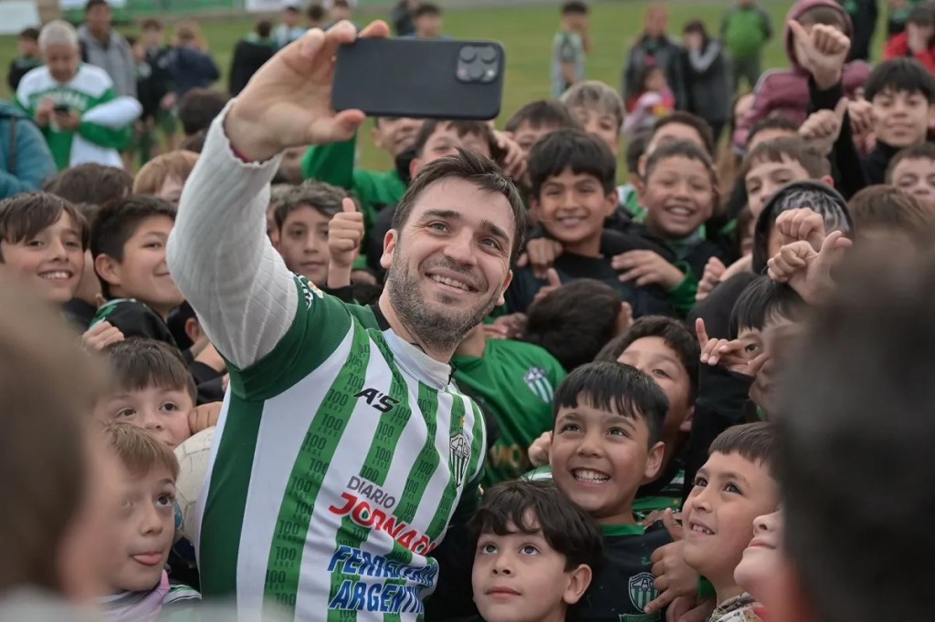 Club Germinal, aniversario, Rawson, Ignacio Torres, Chubut, obras deportivas, cancha de fútbol, apoyo estatal, deportes, hockey, infraestructura, Chubut Deportes, Damián Biss, Alejandro Yañez, clubes deportivos, vestuarios, aniversario club