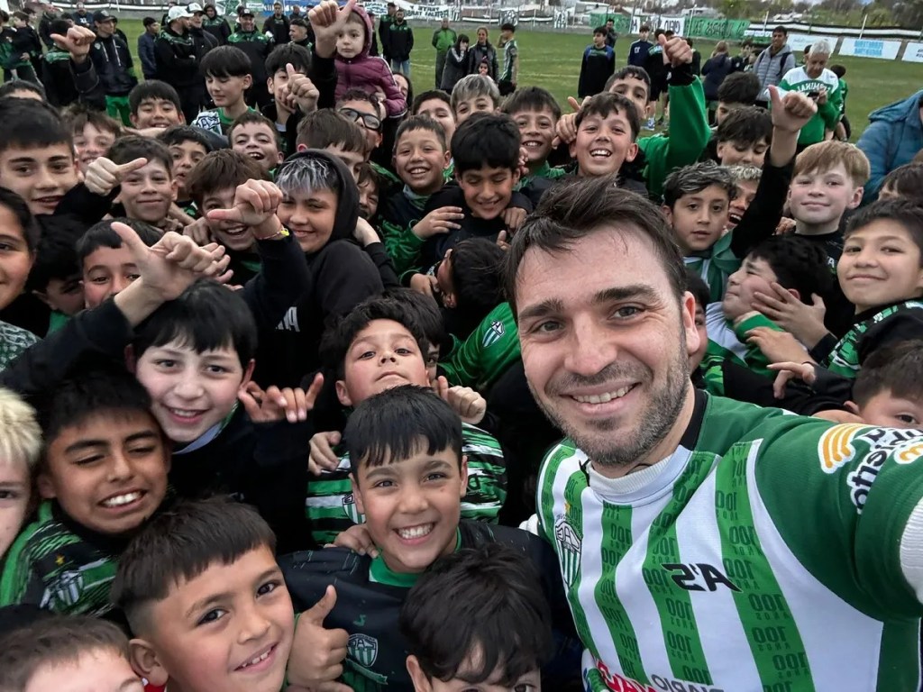 Club Germinal, aniversario, Rawson, Ignacio Torres, Chubut, obras deportivas, cancha de fútbol, apoyo estatal, deportes, hockey, infraestructura, Chubut Deportes, Damián Biss, Alejandro Yañez, clubes deportivos, vestuarios, aniversario club