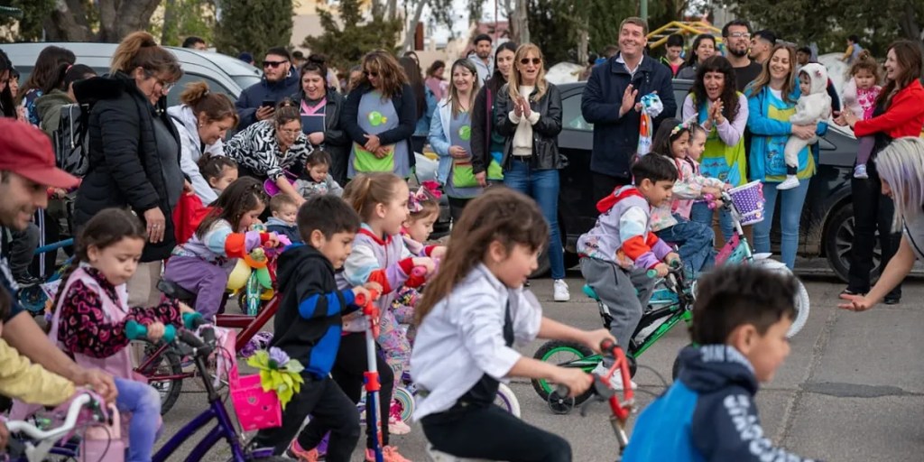 Rawson, bicicleteada infantil, Mes Aniversario Rawson, Plaza Güemes, Damián Biss, Jardines Municipales, Lidia Miguel, Mariela Tamame, Macarena Flamarique, Dante Tártalo Lorenzati, Día del Estudiante, Día de la Primavera, actividades recreativas, familias de Rawson, deportes en familia