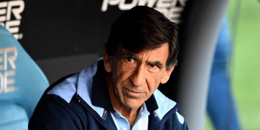 Racing Club, Gustavo Costas, Talleres de Córdoba, Liga Profesional de Fútbol, derrota Racing, Atlético Paranaense, Copa Sudamericana, fútbol argentino, Mario Alberto Kempes, Solari, goles Racing, calendario apretado, desgaste físico, rotación de jugadores, césped sintético, semifinales Sudamericana