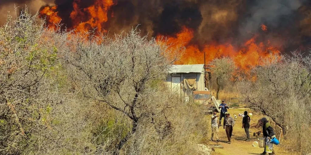 incendio Capilla del Monte, joven detenido, incendio doloso, evacuaciones Córdoba, brigada de Investigaciones, bomberos Córdoba, Gestión de Riesgo Climático, cambio climático, catástrofes naturales, incendios forestales, Capilla del Monte, viviendas quemadas, Roberto Schreiner, Córdoba incendios, viento en Córdoba
