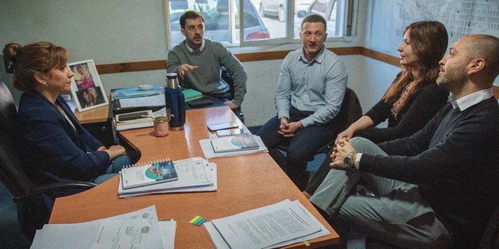 Rawson, modernización municipal, Banco Macro, Karina Barneche, servicios digitales, boletería electrónica, Cine Teatro Rawson, Parque Recreativo, Gestión Digital de Infracciones, GDI, Universidad de La Plata, SEM, estacionamiento medido, tecnología municipal, modernización del Estado, colaboración municipal