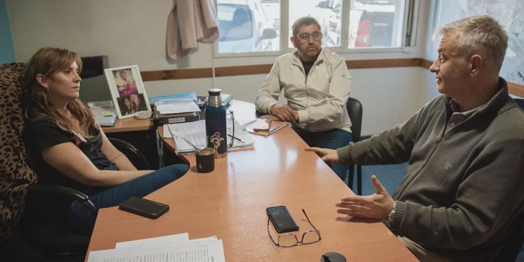 seguridad en Rawson, cámaras de seguridad, Karina Barneche, Néstor Feu, Centro de Monitoreo, vigilancia ciudadana, Cámara de Comercio, Juan Emilio Villagrán, seguridad pública, colaboración público-privada, prevención de delitos, cámaras comerciales, Rawson segura, tecnología en seguridad, ley provincial de seguridad