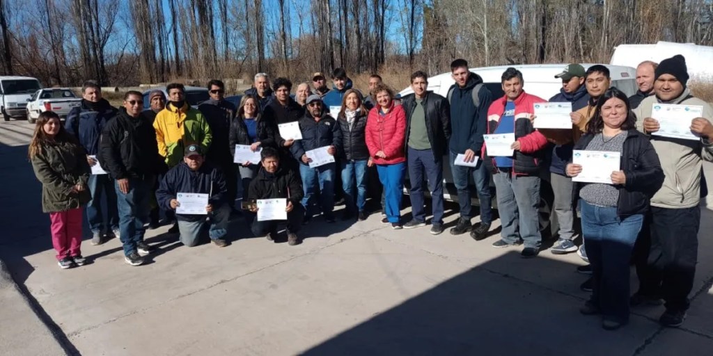 limpieza de tanques de agua, Trelew, certificación, curso, normativas sanitarias, agua potable, bromatología, salud ambiental, planta potabilizadora, higiene del agua, desinfección de tanques, formación, capacitaciones, riesgos sanitarios, servicio de limpieza, agua segura